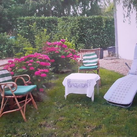 Peti Kaz Hotel Saint-Seurin-sur-l'Isle Buitenkant foto